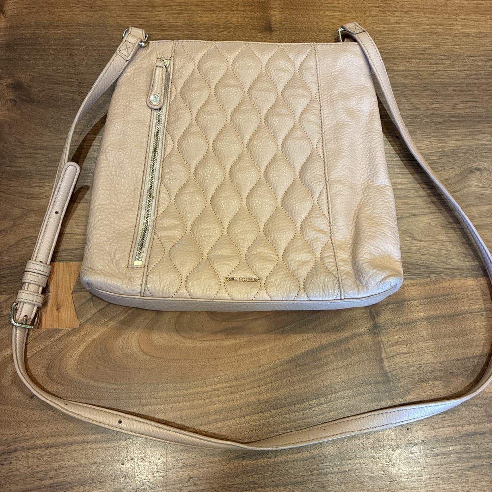 Vera Bradley Women's Tan Quilted Shoulder Bag gold hardware zipper accent Pebble